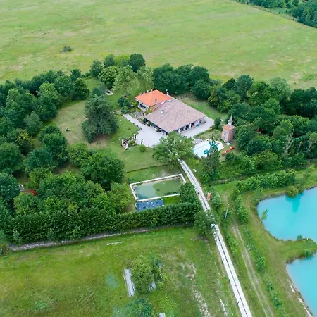 De Coulassy 8 A 10 Pers Dans Parc De 2 Hectares Vakantiehuis