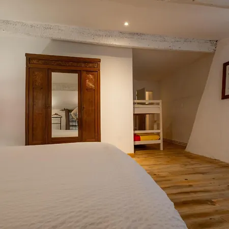 De Coulassy 8 A 10 Pers Dans Parc De 2 Hectares Vakantiehuis *