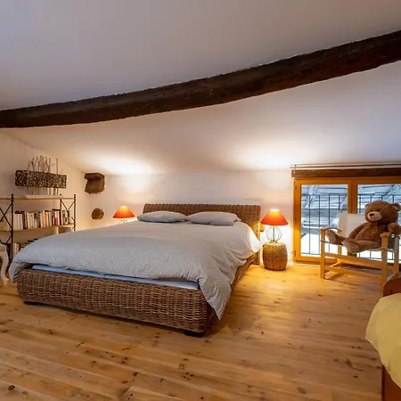 De Coulassy 8 A 10 Pers Dans Parc De 2 Hectares Vakantiehuis *