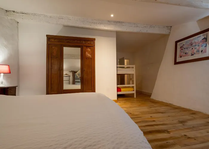 De Coulassy 8 A 10 Pers Dans Parc De 2 Hectares Vakantiehuis *