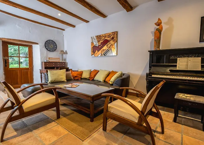 De Coulassy 8 A 10 Pers Dans Parc De 2 Hectares Vakantiehuis *